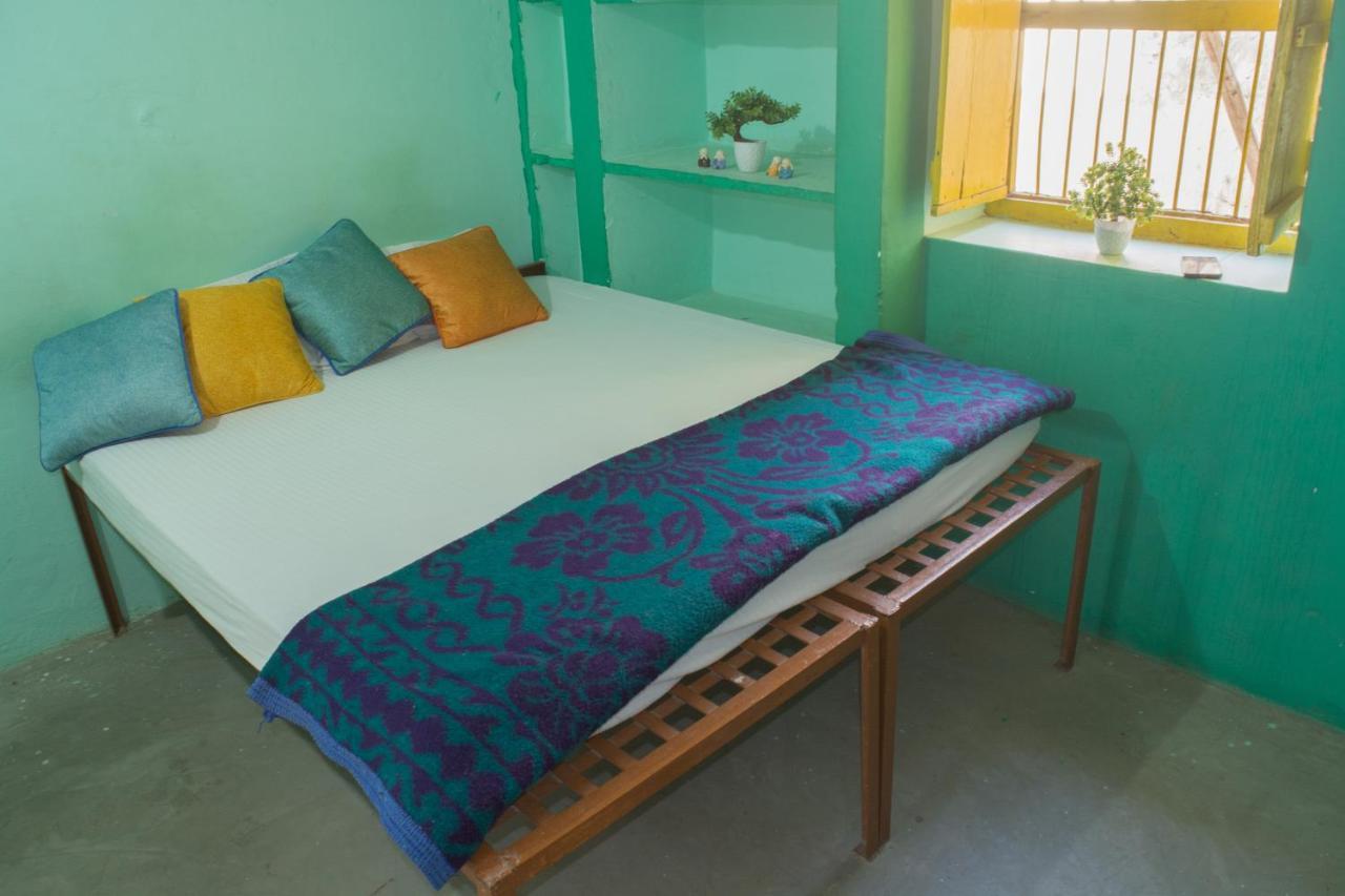 12 Monks Backpackers Community Vandrarhem Pushkar Exteriör bild