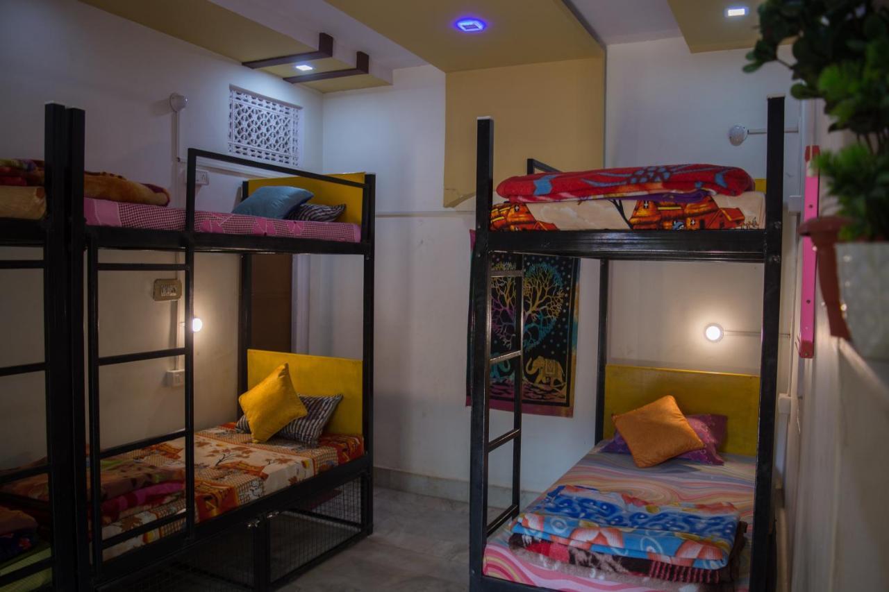 12 Monks Backpackers Community Vandrarhem Pushkar Exteriör bild