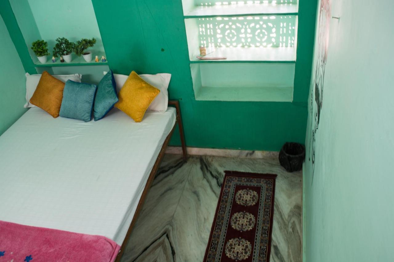 12 Monks Backpackers Community Vandrarhem Pushkar Exteriör bild