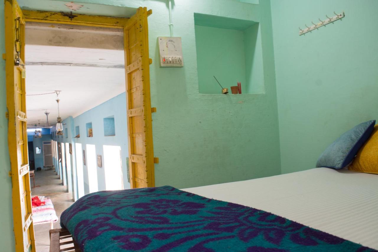 12 Monks Backpackers Community Vandrarhem Pushkar Exteriör bild