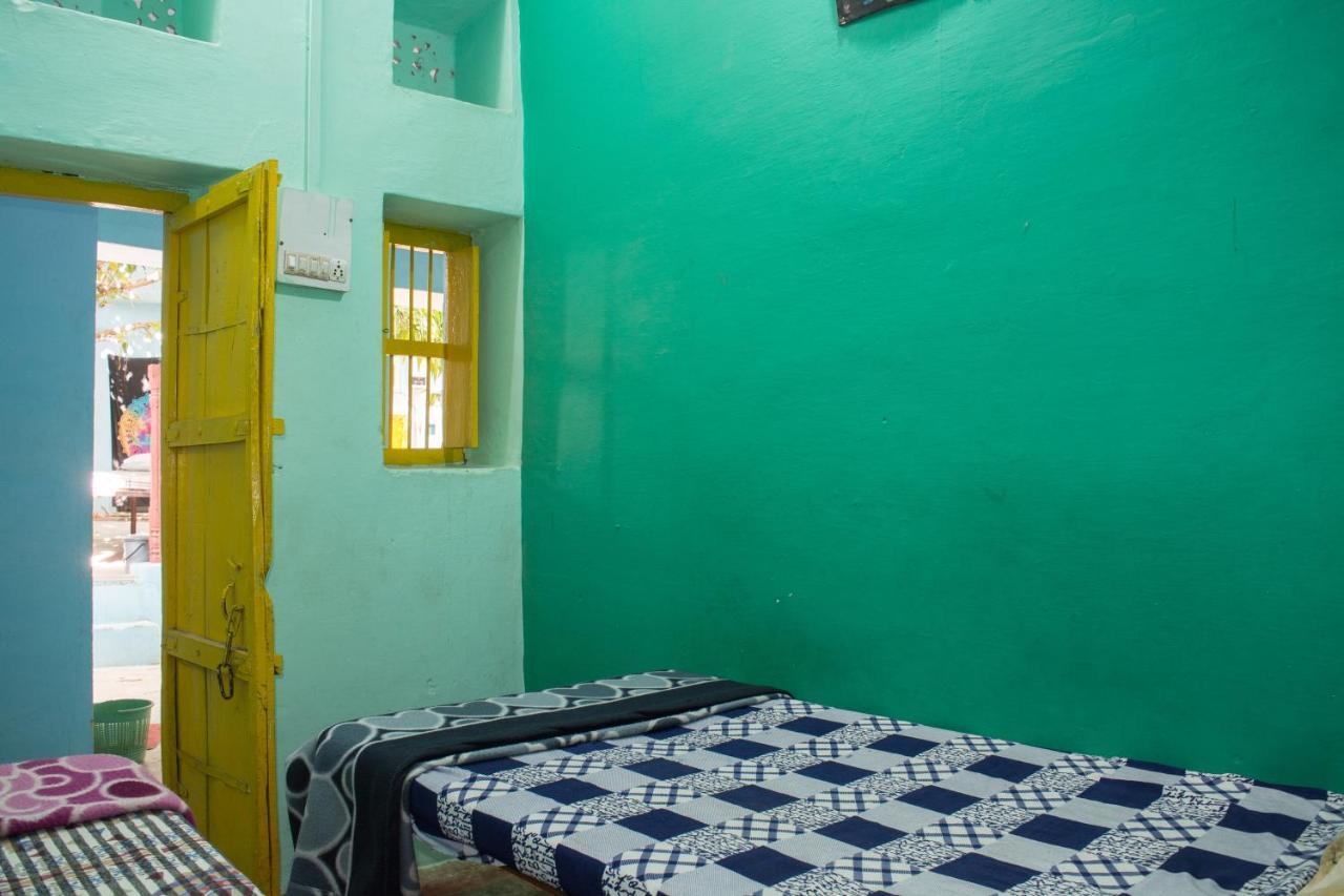 12 Monks Backpackers Community Vandrarhem Pushkar Exteriör bild