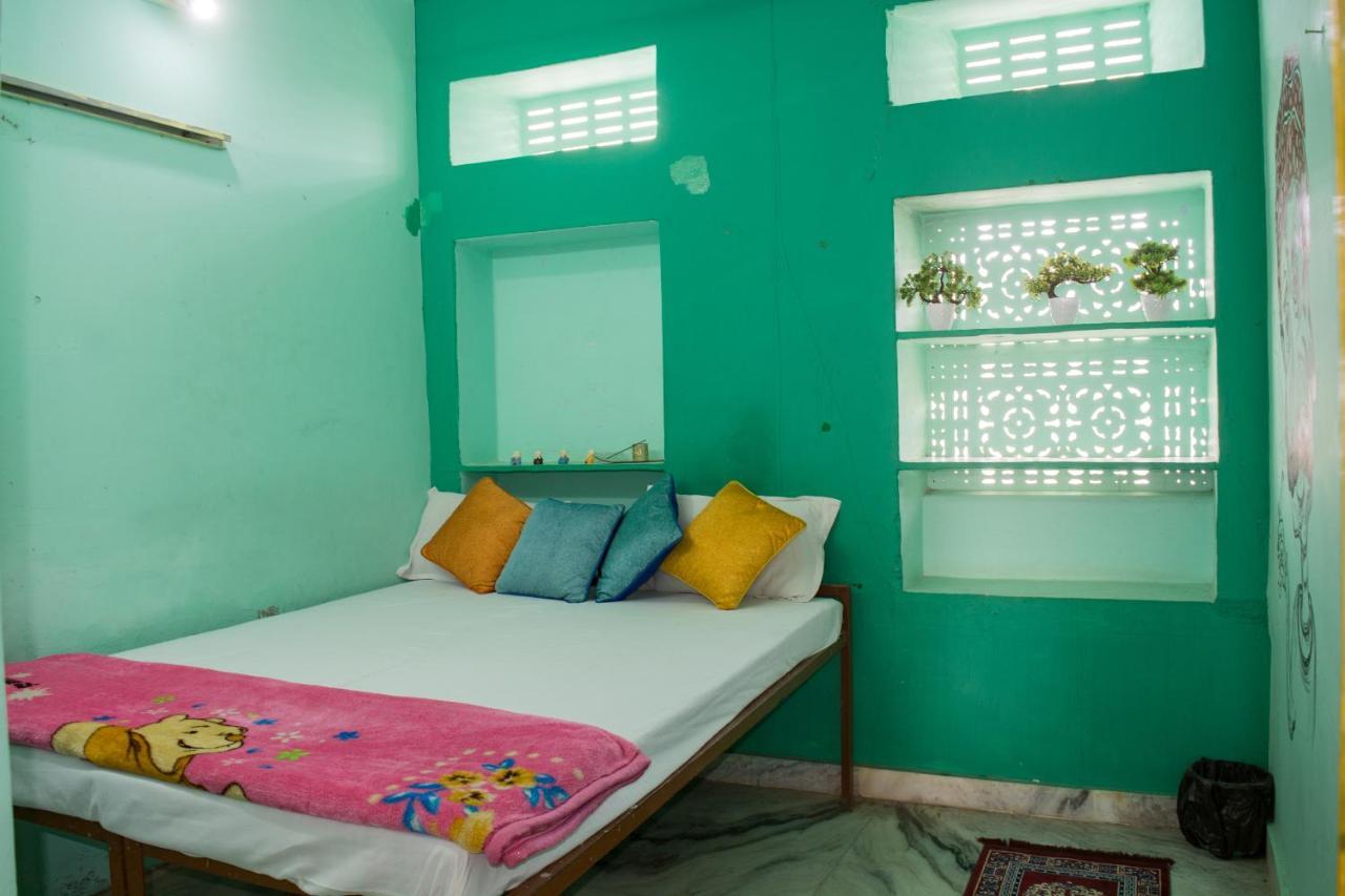 12 Monks Backpackers Community Vandrarhem Pushkar Exteriör bild