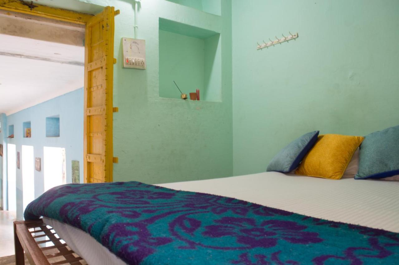 12 Monks Backpackers Community Vandrarhem Pushkar Exteriör bild