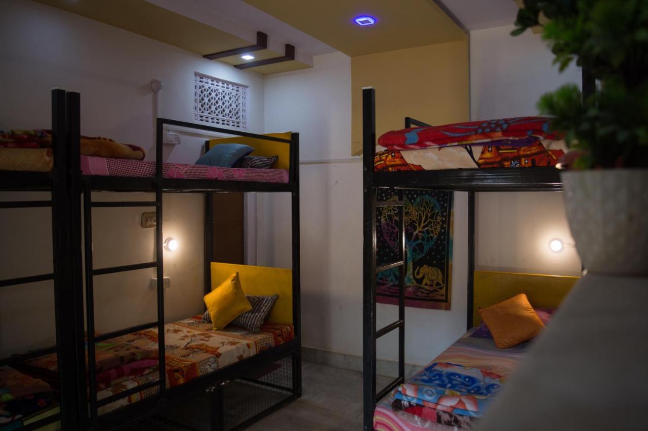 12 Monks Backpackers Community Vandrarhem Pushkar Exteriör bild