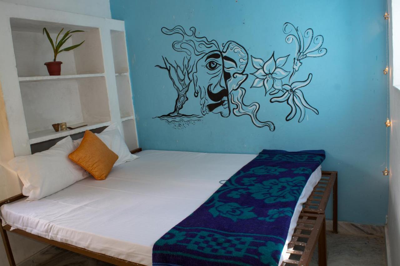 12 Monks Backpackers Community Vandrarhem Pushkar Exteriör bild