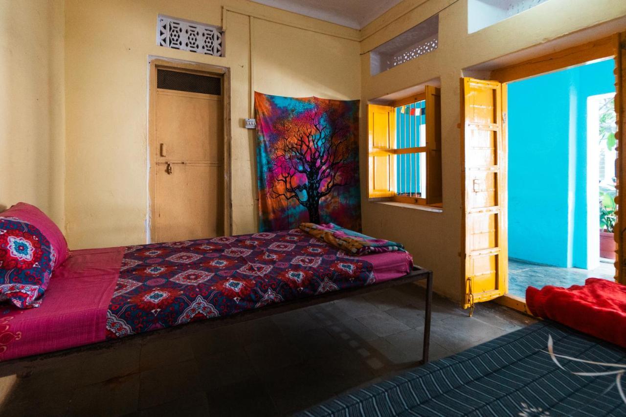 12 Monks Backpackers Community Vandrarhem Pushkar Exteriör bild