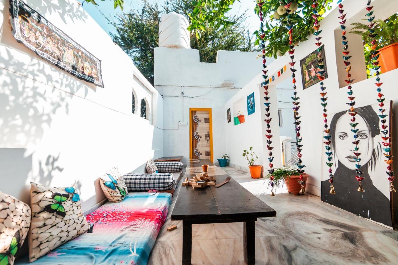 12 Monks Backpackers Community Vandrarhem Pushkar Exteriör bild